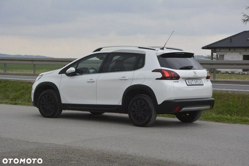 Peugeot 2008 1.6 BlueHDi Allure S&S - 5