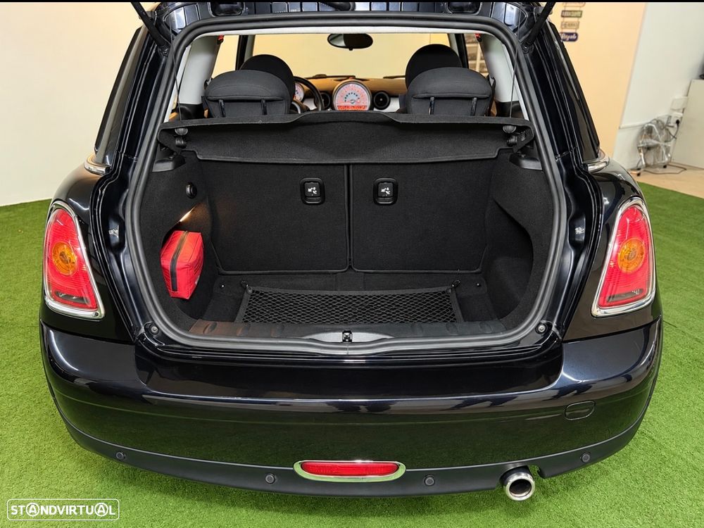 MINI 3 Portas Cooper D Auto - 8