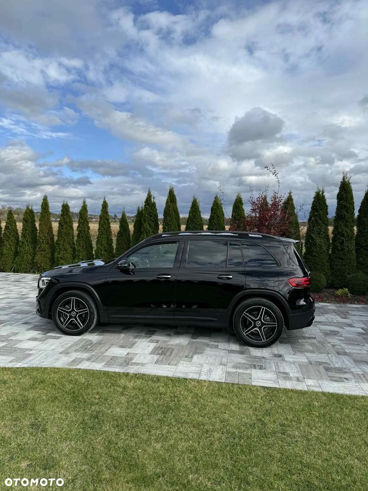 Mercedes-Benz GLB 250 4-Matic AMG Line 8G-DCT - 2