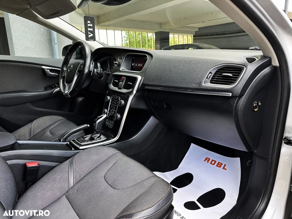 Volvo V40 D3 Aut Summum - 12