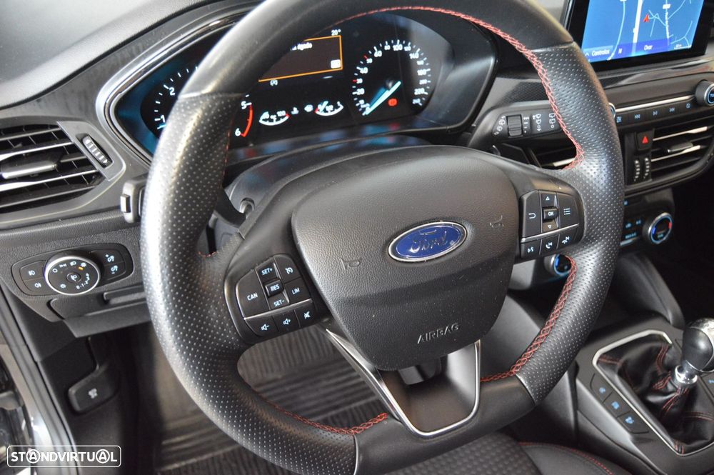 Ford Focus 1.5 TDCi ECOBlue ST-Line - 33