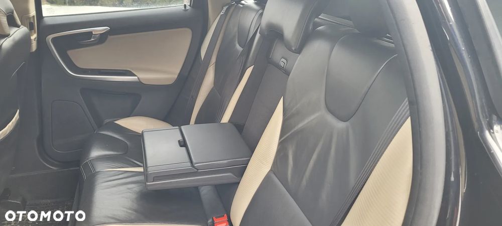Volvo XC 60 D5 AWD Geartronic Kinetic - 22