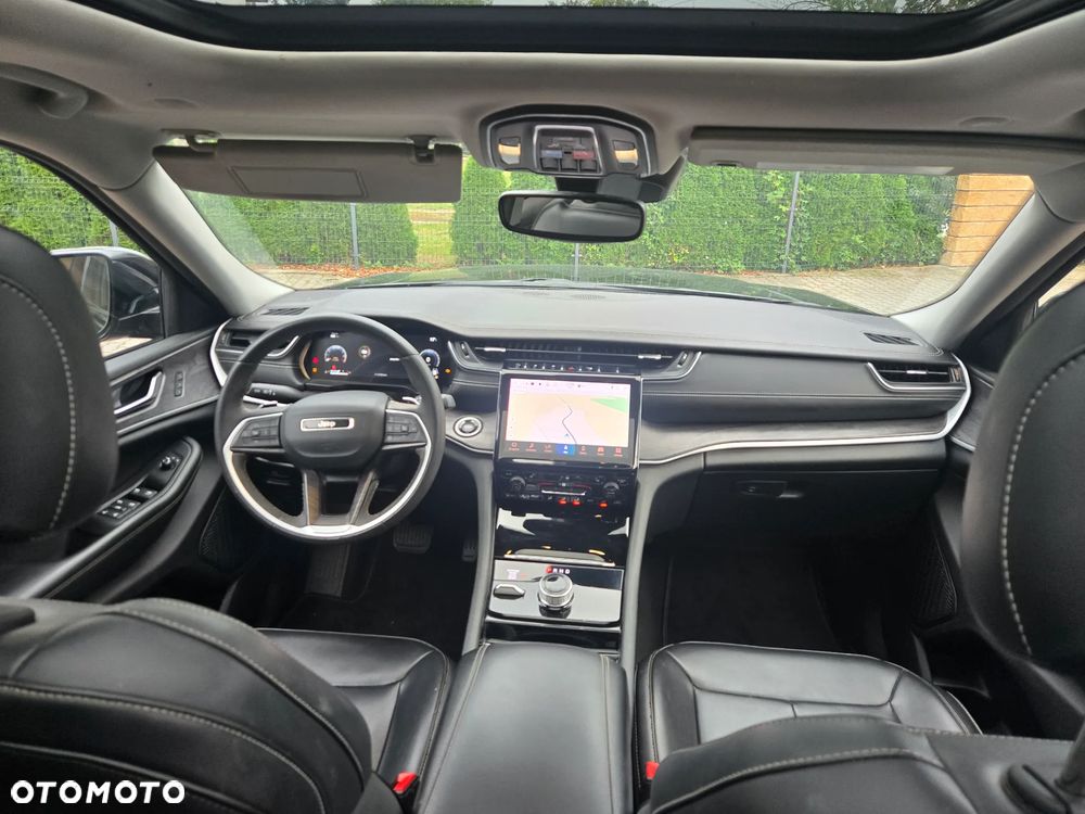 Jeep Grand Cherokee - 21