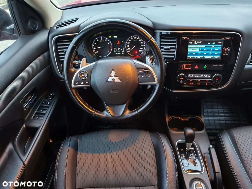 Mitsubishi Outlander 2.0 4WD Invite - 35