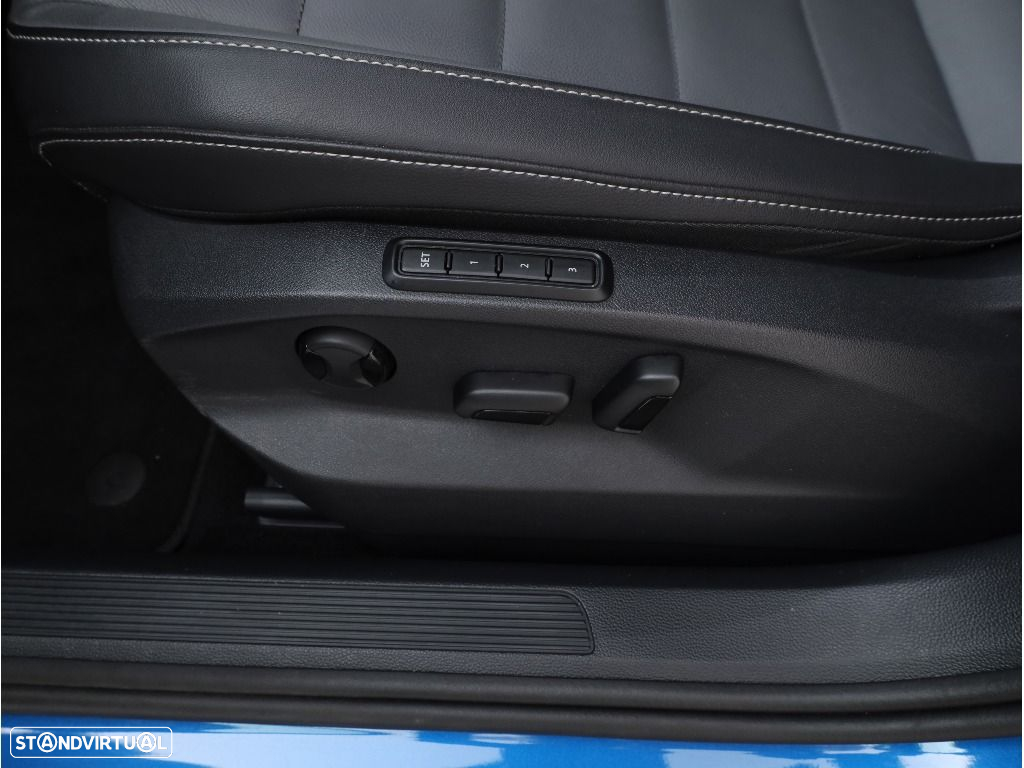 VW T-Roc 1.5 TSI Black Style DSG - 21