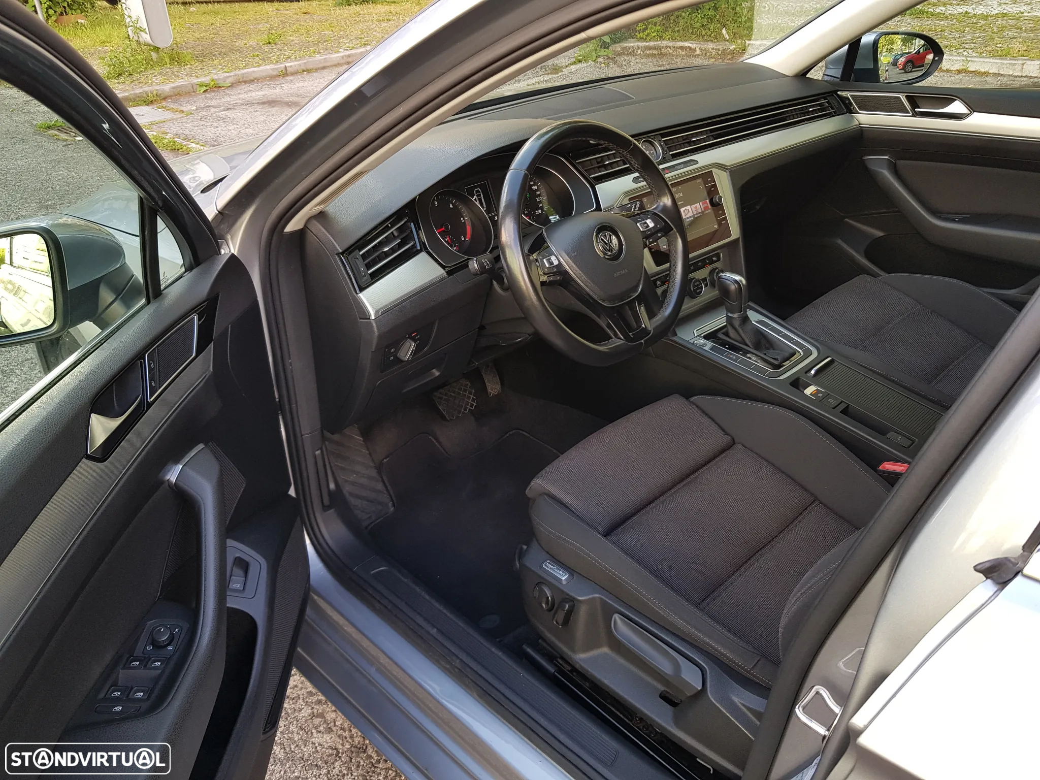 VW Passat Variant 1.6 TDI Highline DSG - 14
