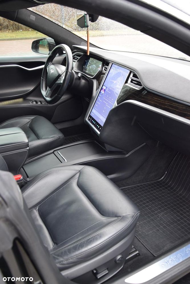 Tesla Model S - 13