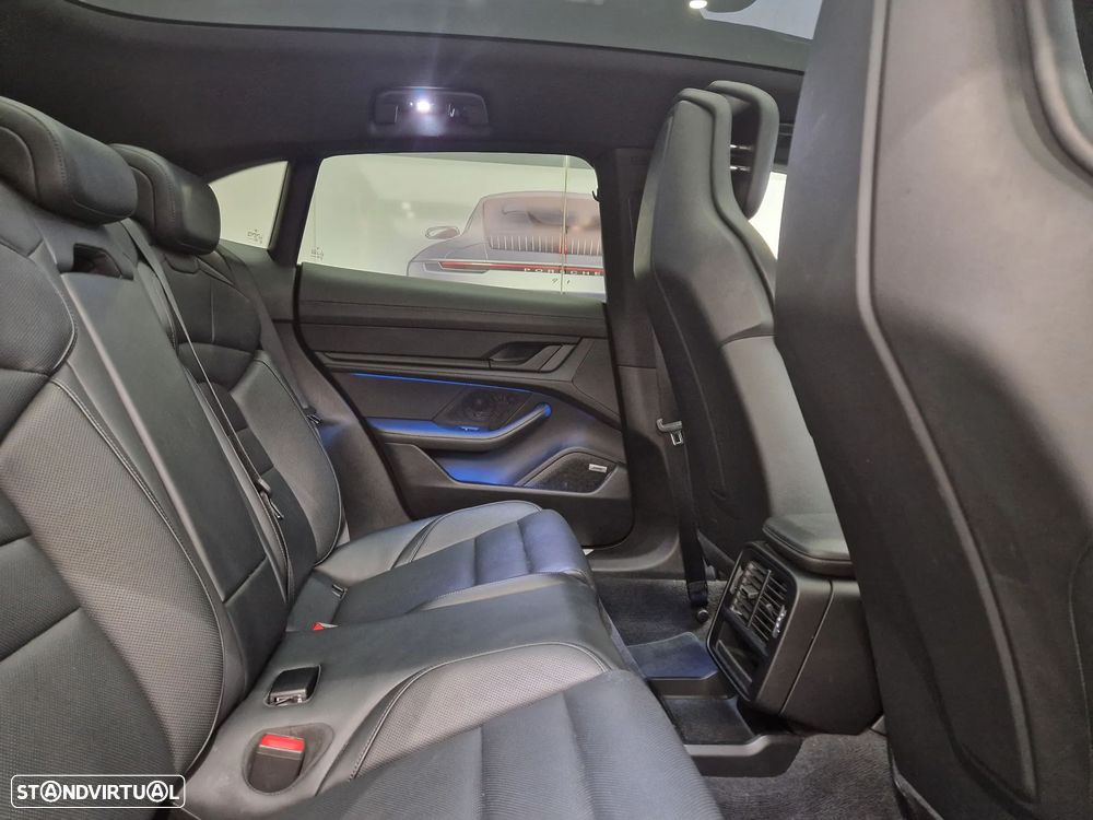 Porsche Taycan Cross Turismo 4S - 28