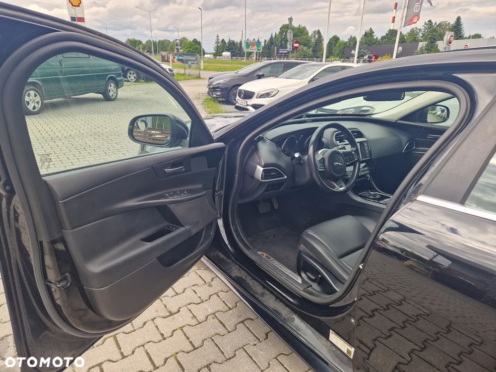 Jaguar XE - 9