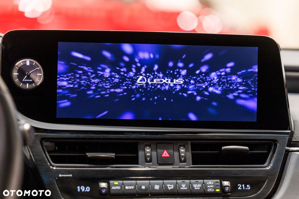 Lexus ES 300h F Sport Design - 32