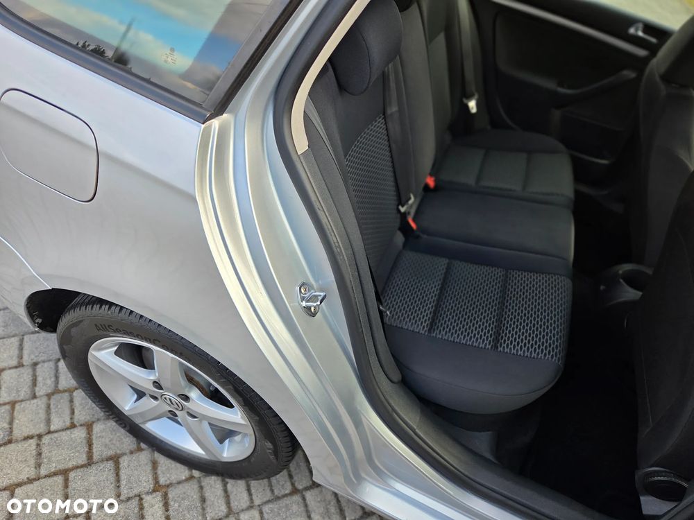 Volkswagen Golf 1.6 TDI BlueMotion Technology Comfortline - 21