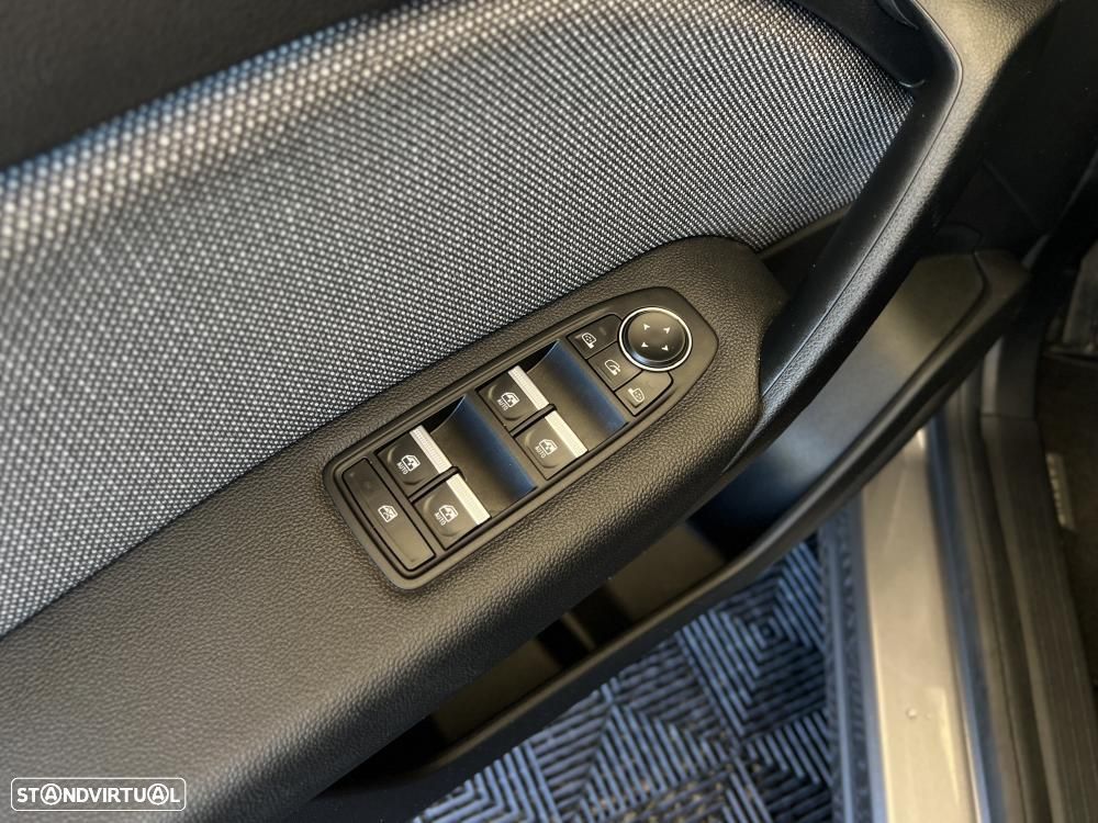 Renault Captur 1.0 TCe Techno Bi-Fuel - 11