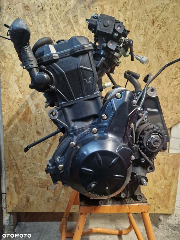 Kawasaki Z650 silnik 8500km - 1
