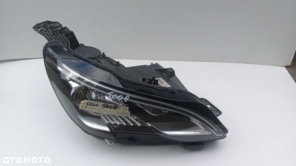 Lampa Prawa zwykła Peugeot 3008 5008 II 2 Europa