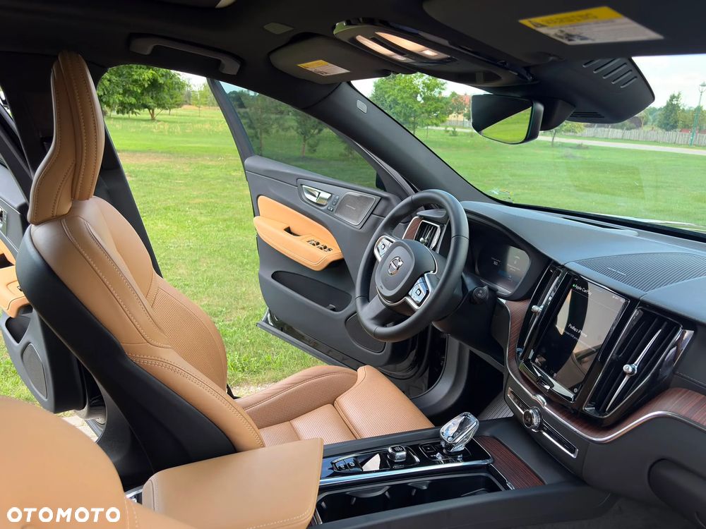 Volvo XC 60 B5 B AWD Ultimate Dark - 32