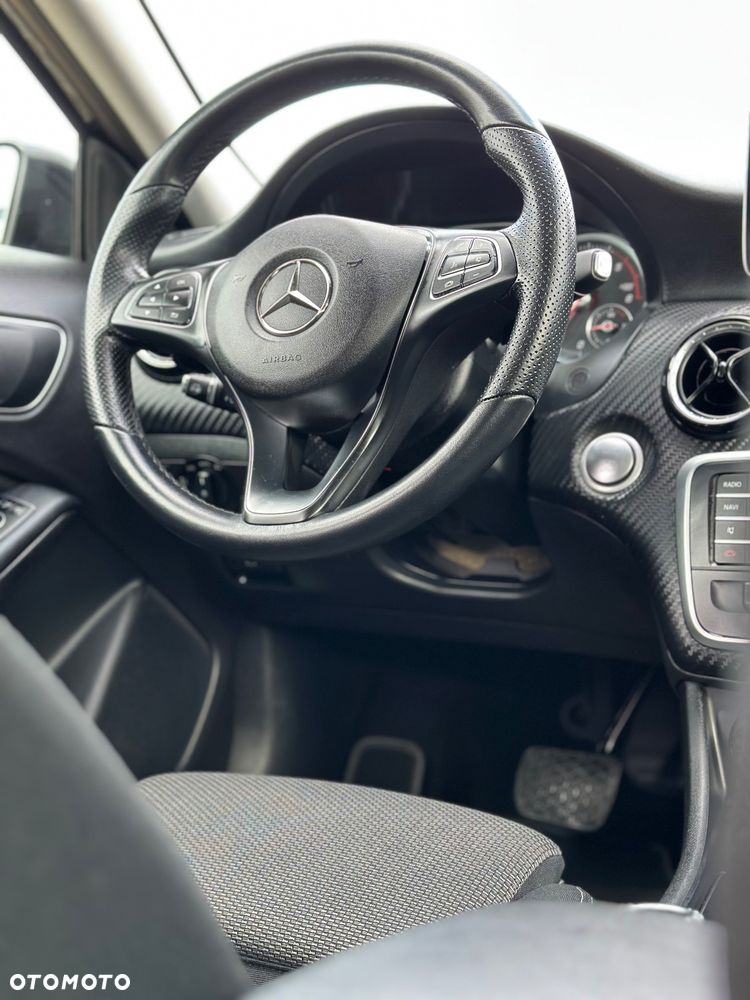 Mercedes-Benz GLA 220 d 4-Matic Style - 35