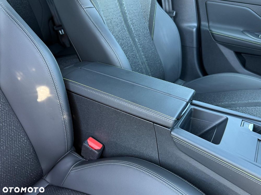 Peugeot 308 Hybrid 136 e-DSC6 GT - 29