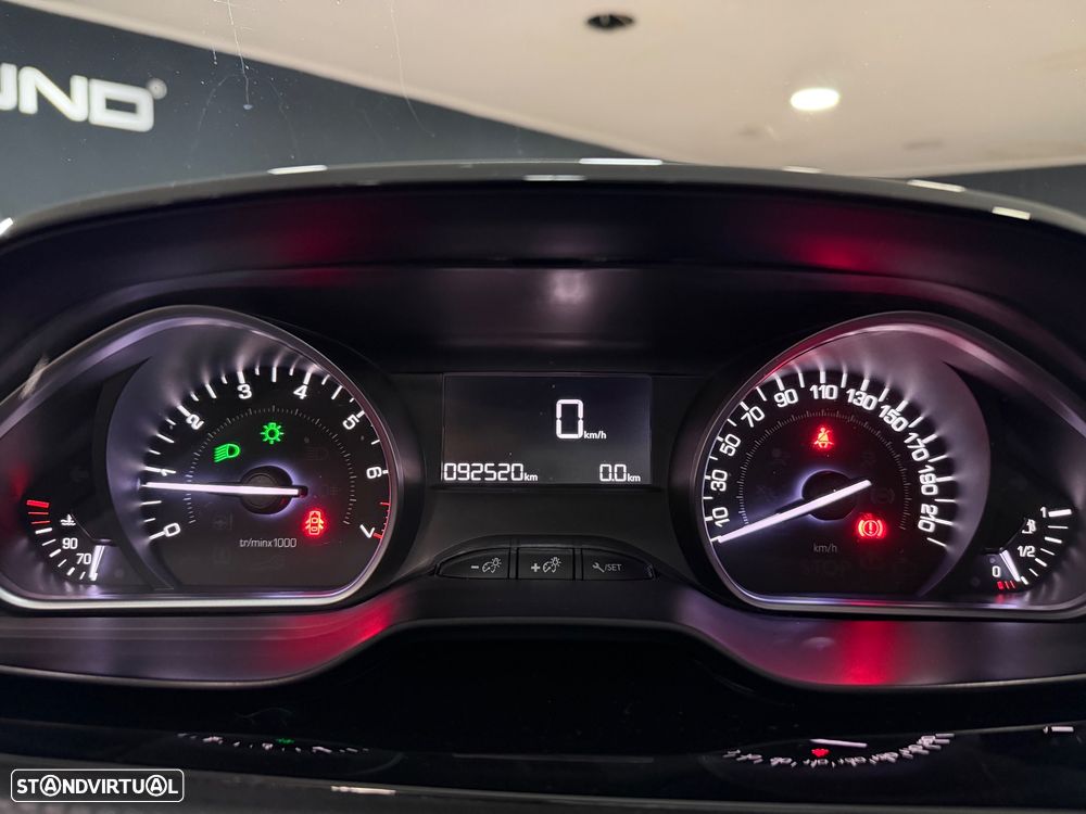 Peugeot 2008 1.2 PureTech Style - 4