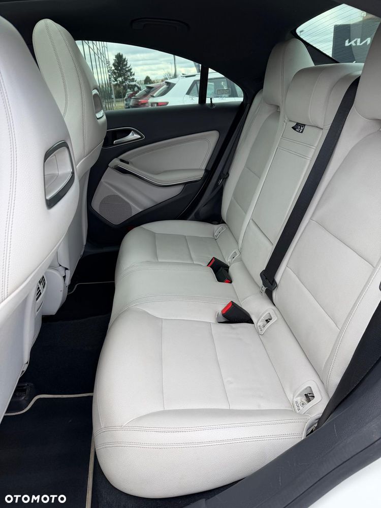 Mercedes-Benz CLA 250 4-Matic AMG Line - 18