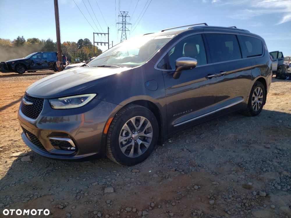 Chrysler Pacifica - 2