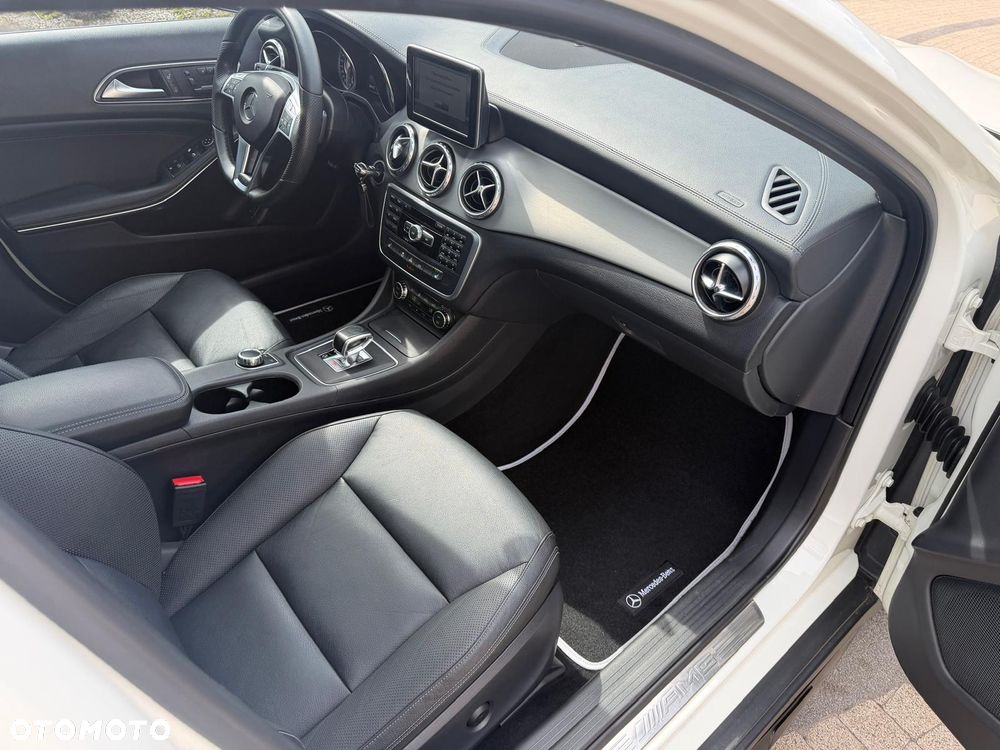Mercedes-Benz GLA 45 AMG 4Matic 7G-DCT - 26