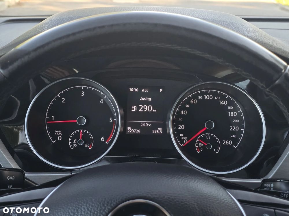 Volkswagen Touran - 17