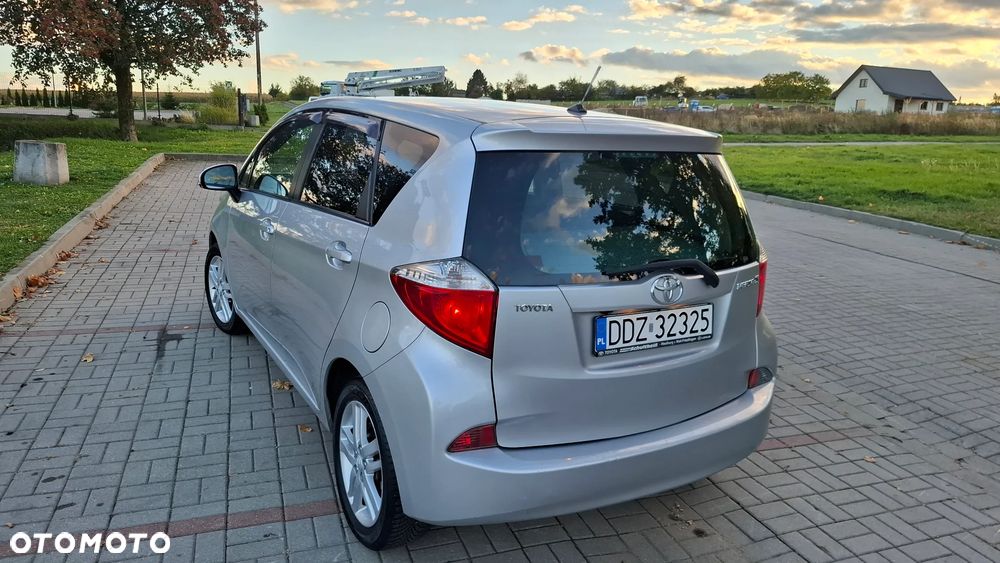 Toyota Verso-S 2012 photo 3
