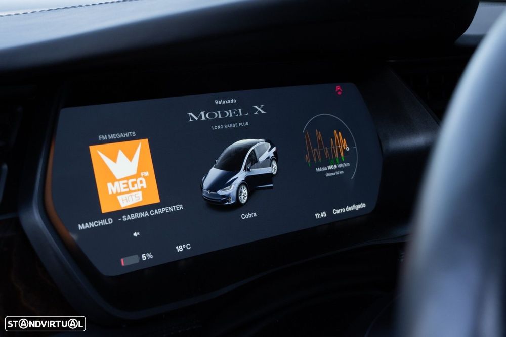Tesla Model X - 11