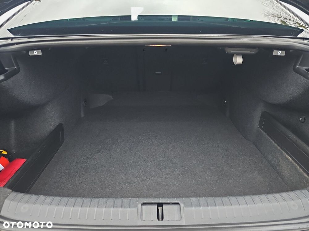 Volkswagen Passat - 21
