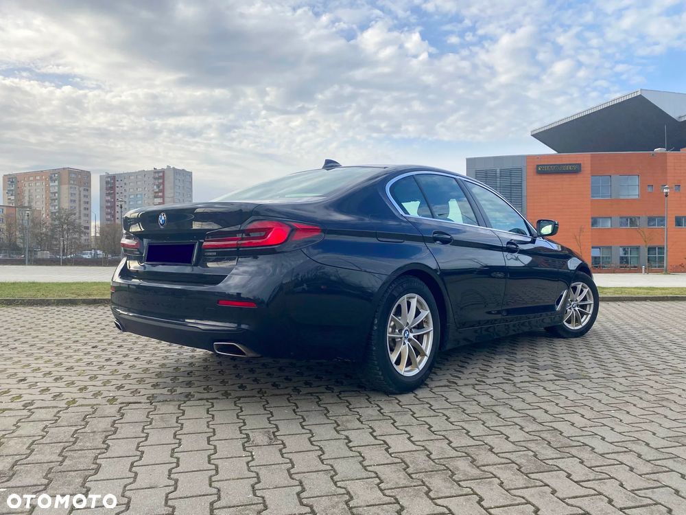 BMW Seria 5 518d - 11