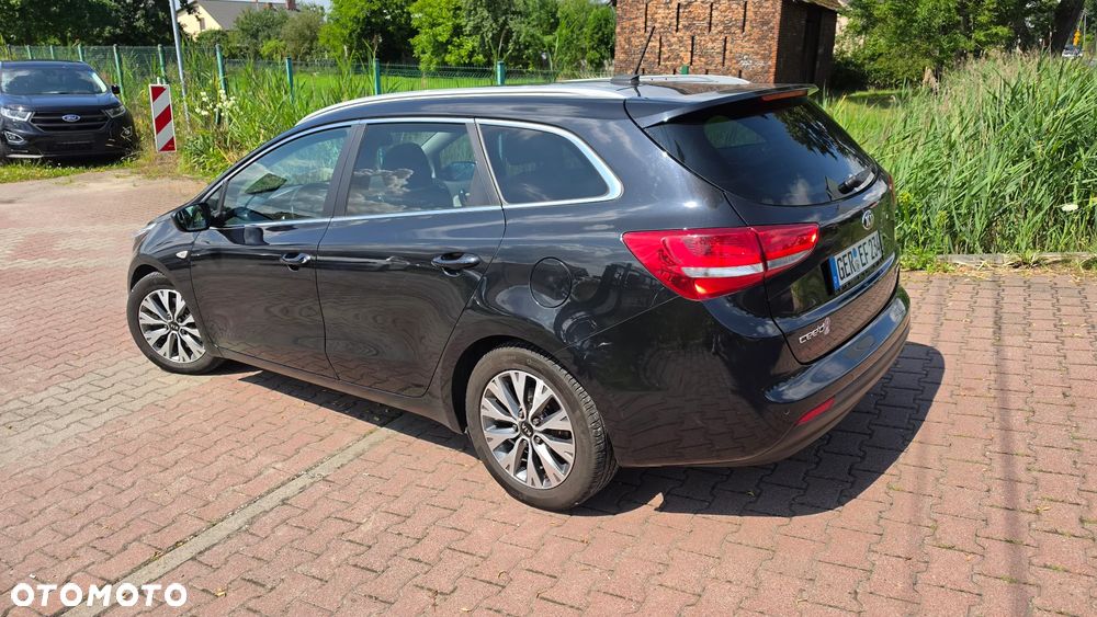 Kia Ceed 1.6 GDI Dream Team Edition - 23