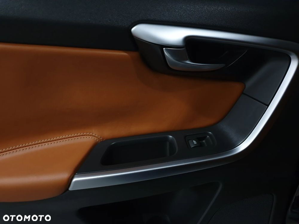 Volvo XC 60 D5 AWD Momentum - 23