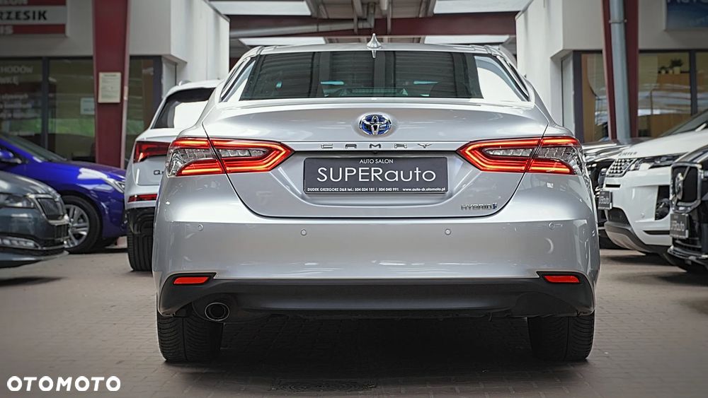 Toyota Camry 2.5 Hybrid Executive CVT - 10