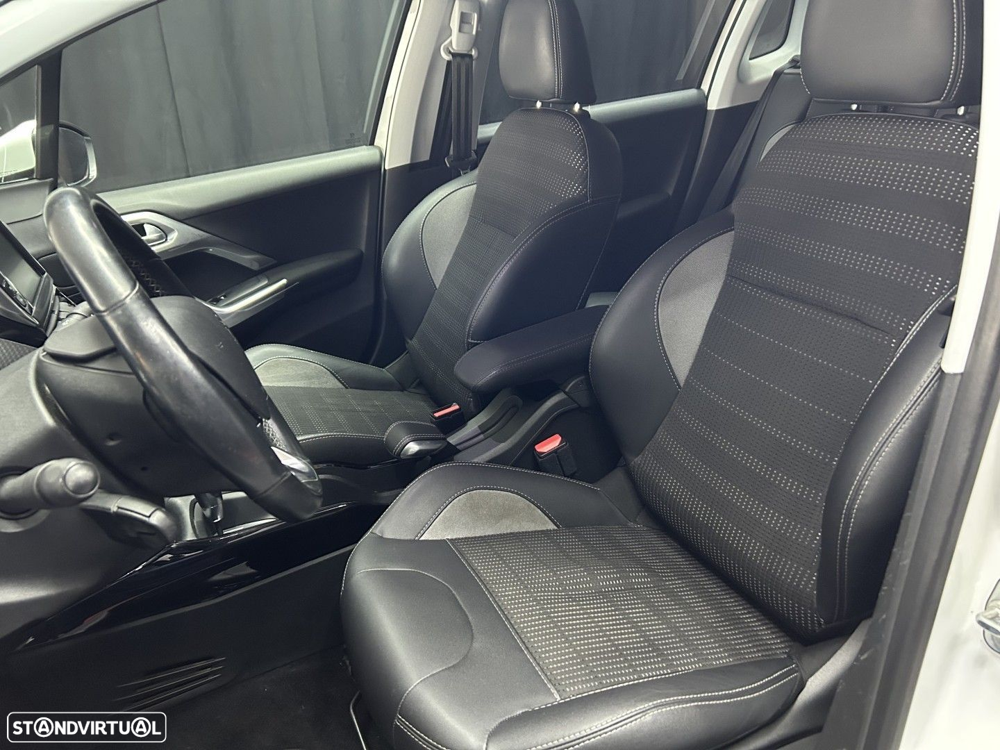 Peugeot 2008 1.2 PureTech Allure EAT6 - 12