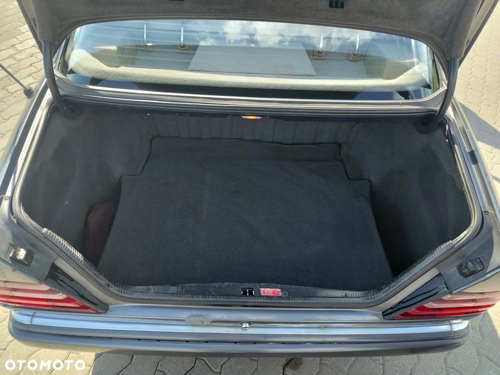 Mercedes-Benz W124 (1984-1993) - 23