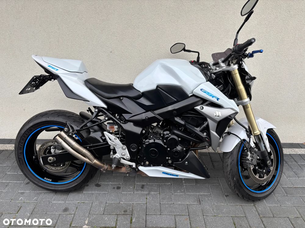 Suzuki GSR - 7