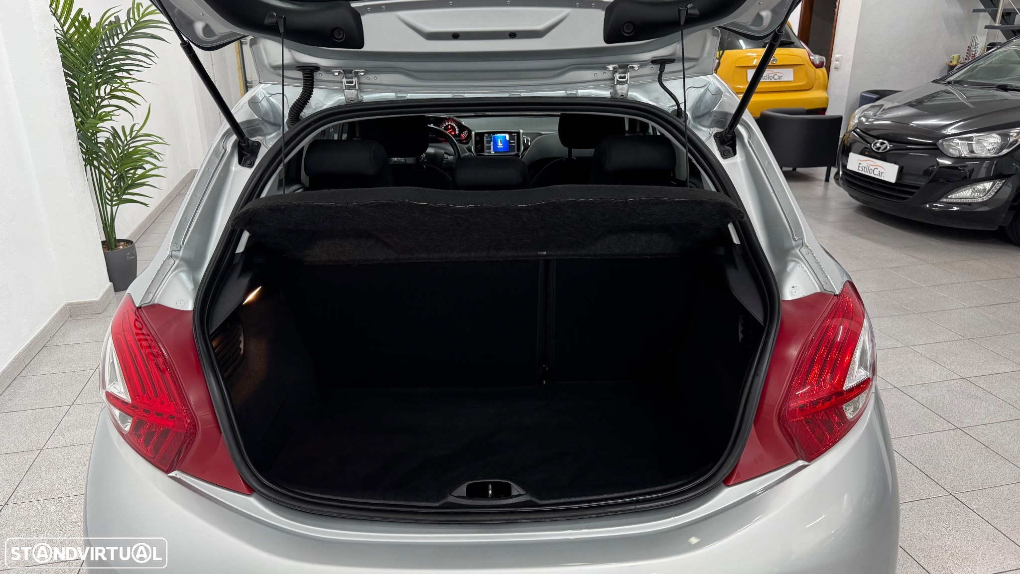 Peugeot 208 1.2 VTi Allure - 31
