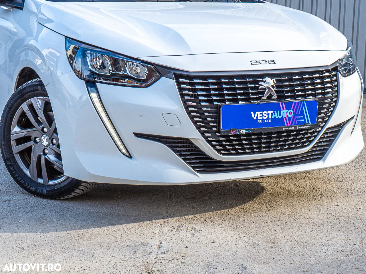 Peugeot 208 PureTech 100 EAT8 Allure - 31