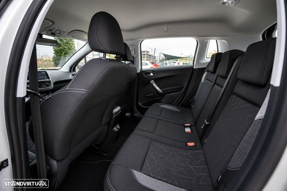Peugeot 2008 - 8