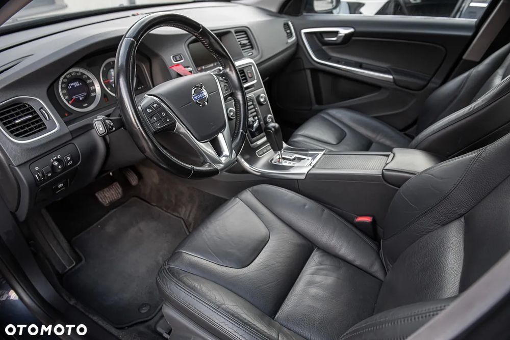 Volvo V60 D5 AWD Momentum - 15