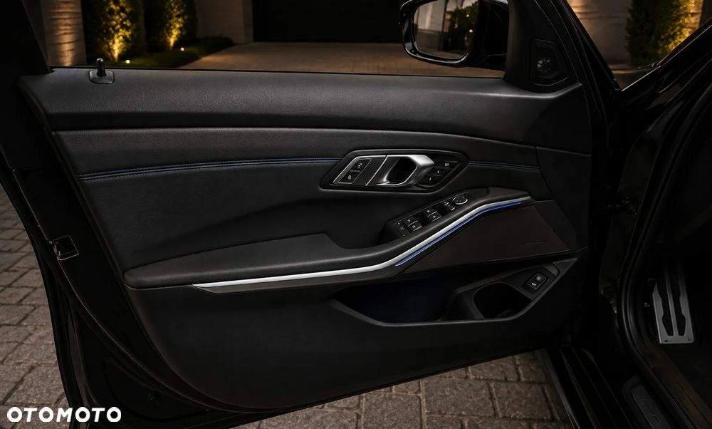 BMW Seria 3 320i M Sport - 16