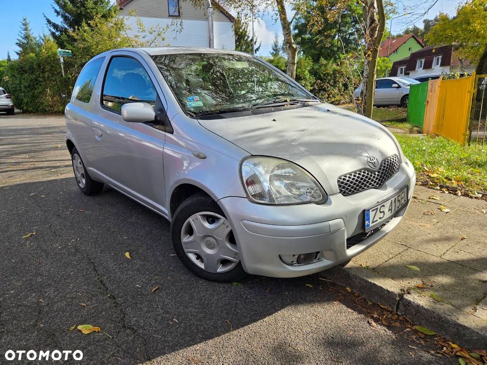 Toyota Yaris 1.0 Base - 1