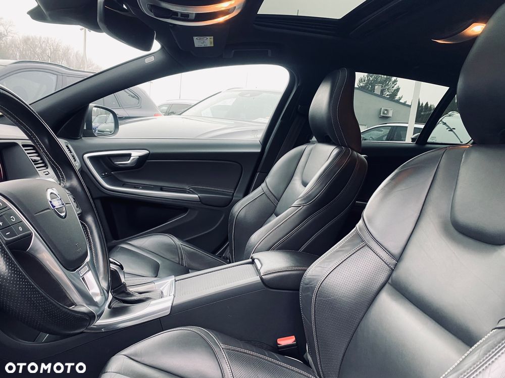 Volvo V60 D4 Geartronic R-Design - 23