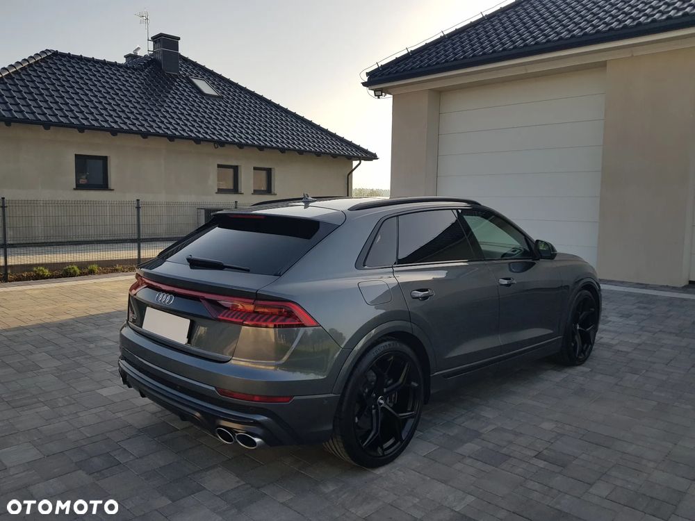 Audi SQ8 - 8