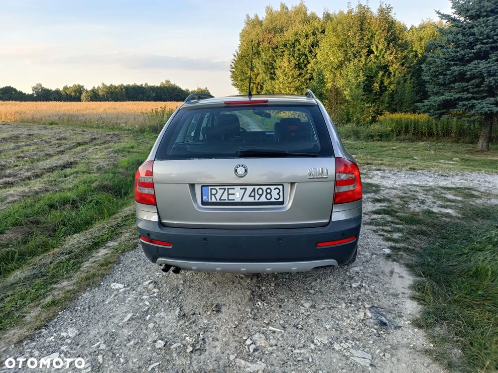 Skoda Octavia Combi 2.0 FSI Scout 4x4 - 9