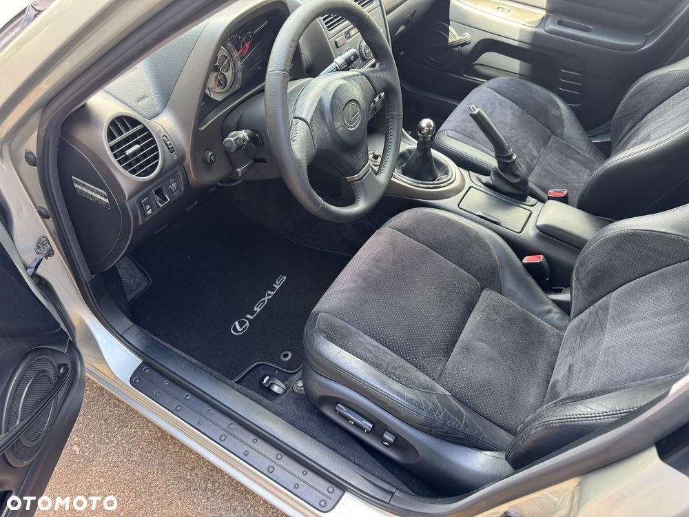 Lexus IS 200 Elegance - 19