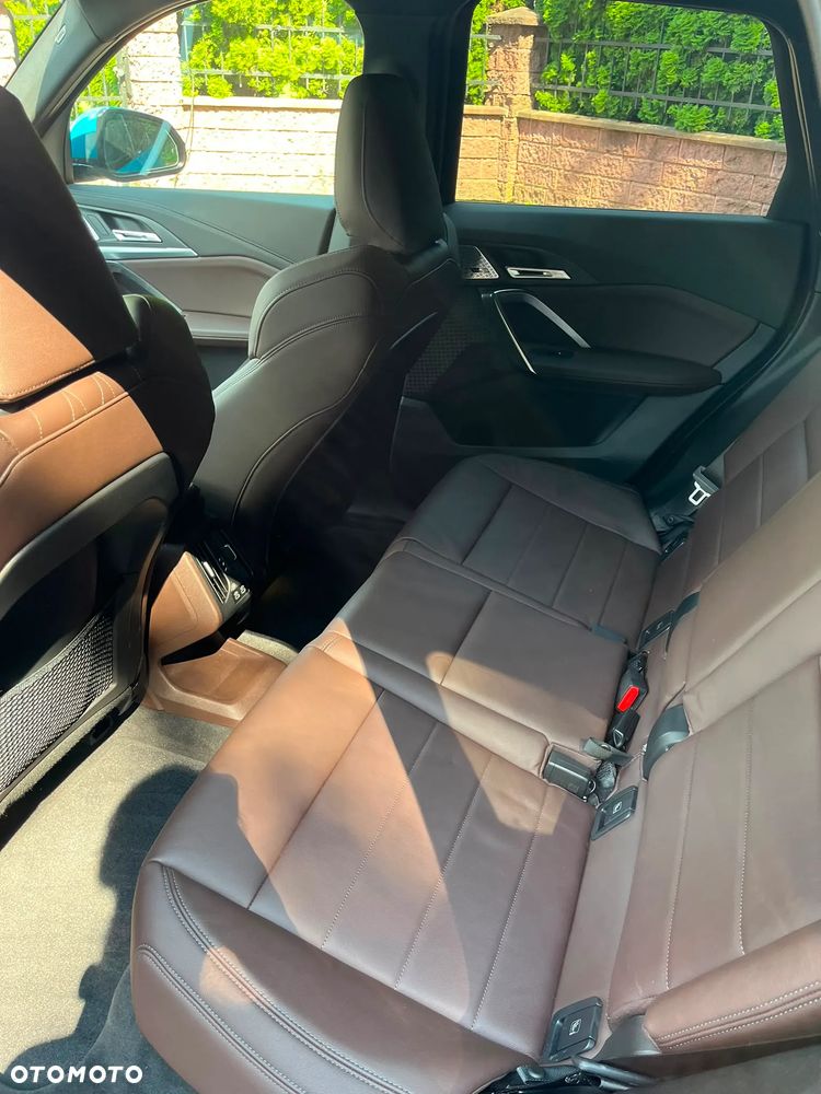 BMW iX1 xDrive30 M Sportpaket - 16