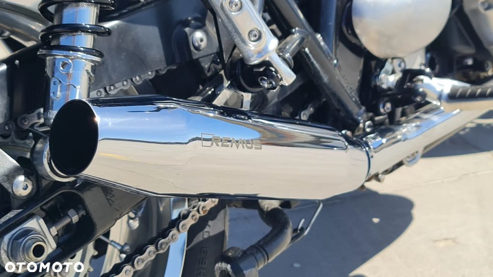 Triumph Bonneville - 6