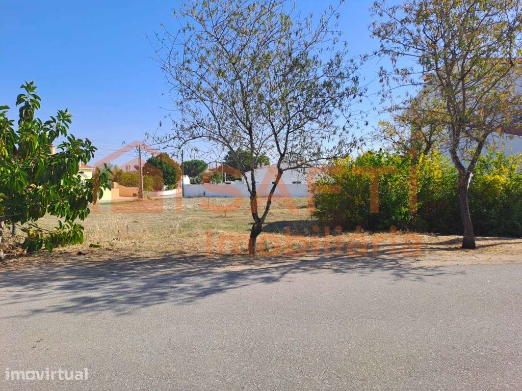Terreno plano para construção - Grande imagem: 2/3