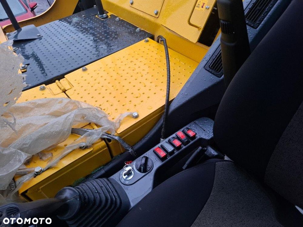Komatsu PW138 MR - 16